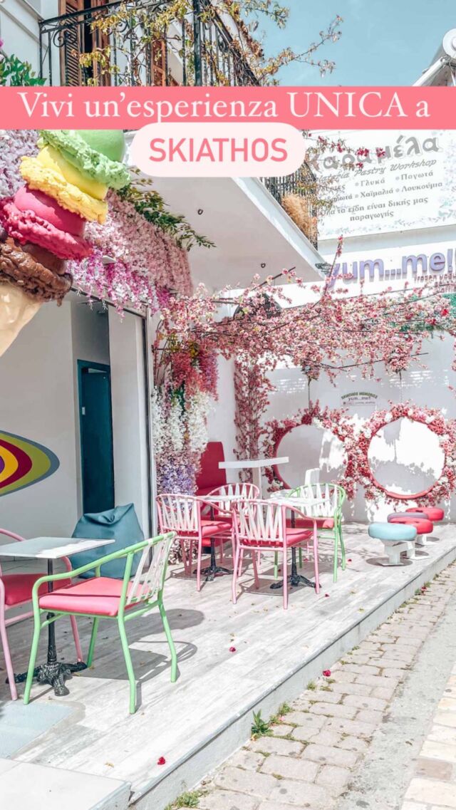 È tutto molto greco😎

A Skiathos potete trascorrere una serata diversa specie se… siete fan di MAMMA MIA!
👑 Tagga qualcuno che è davvero DANCING QUEEN!
👉Salva il reel per organizzare la tua vacanza a Skiathos!

🎥 Il cinema all’aperto è una vera e propria esperienza durante la quale cantare e ballare insieme a tantissime altre persone con cui scatenarvi nel vero senso della parola!

📆 Lo spettacolo si tiene ogni LUNEDÌ-MERCOLEDÌ-VENERDÌ proprio nel cinema all’aperto di Skiathos sulla Main Street.

💰 Il biglietto costa 12 euro

All’interno trovate un bar super fornito per godervi lo spettacolo con Pop corn 🍿 birra ghiacciata 🍺 o prosecco perché no 🥂?

🕰️ Lo spettacolo comincia intorno alle 21:30 quando è completamente buio ma vi consigliamo di arrivare verso le 20:30/21:00 per trovare i posti vicini!

🇬🇷 🇬🇧 Mamma mia viene proiettato solo in lingua originale con i sottotitoli in greco.

Durante gli altri giorni trovate altri titoli del momento!

🤔Serata fresca? No problem… ci sono le coperte 😍

☔️Pioggia ? Consultate la pagina Facebook di @openaircinema.skiathos  e troverete tutti gli aggiornamenti e ovviamente i vostri biglietti valgono per lo spettacolo successivo!
•
•
#mammamia #mammamiamusical #skiathos #skiathosisland #skiathostown #openaircinema #cinemalover #skiatos #sporades #sporadesislands #skopelos #viaggiare #viaggio #viaggia #viaggiaconnoi #viaggiaresempre #viaggiarechepassione #greeksummer #vacanzeingrecia #grecia